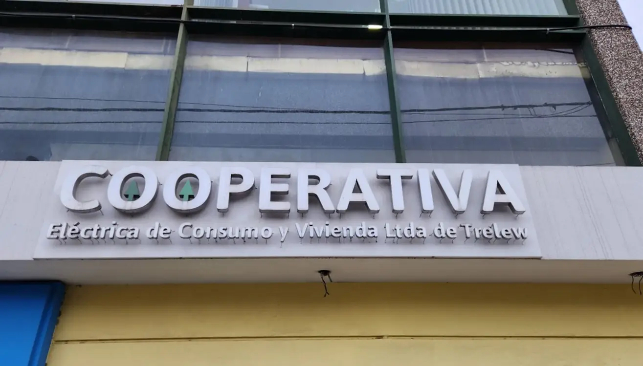 Trelew: la Cooperativa aclaró que un desborde cloacal denunciado en redes no pertenece a su red
