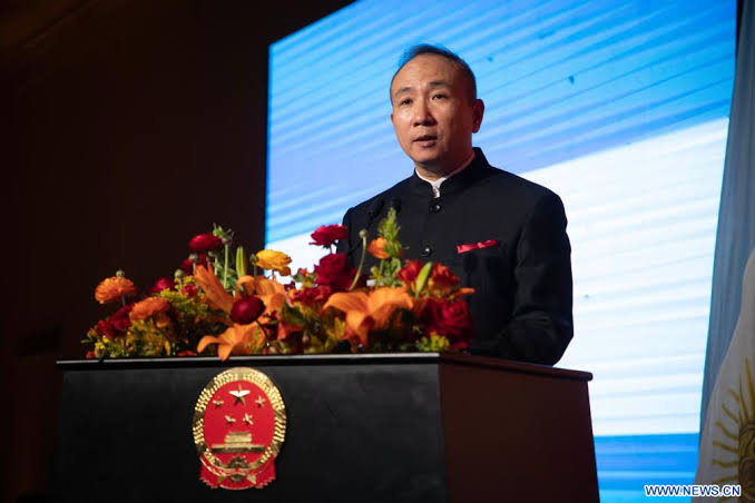 Tensión con el gigante asiático: El embajador de China en la Argentina cruzó a un funcionario de Milei que acusó a Beijing por la tragedia en Nepal
