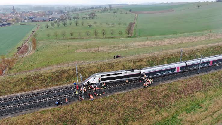 Más de 40 heridos tras el descarrilamiento de un tren en Francia
