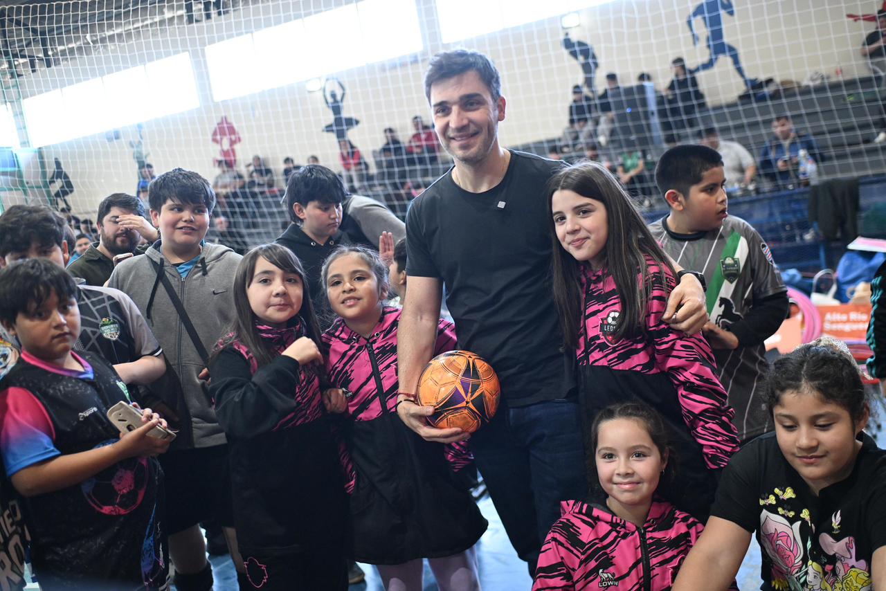 Torres encabezó la apertura de los Juegos Comunales: “Ningún chico se tiene que quedar sin competir y recorrer la provincia”
