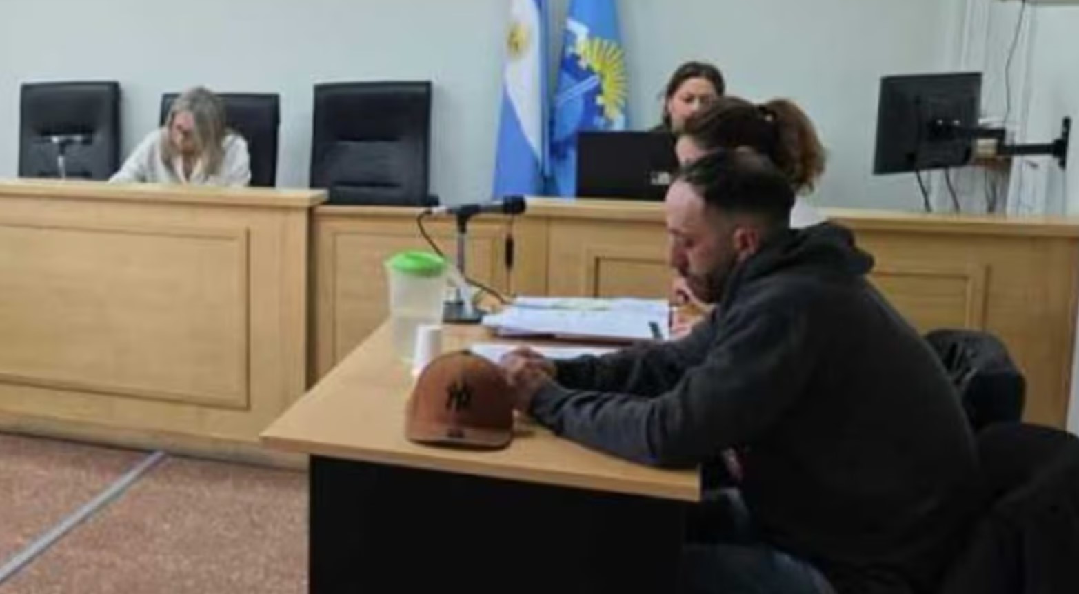 Chubut: Amenazó a su pareja delante de sus hijos, ahorcó a su perra con un alambre de púas y ahora irá a juicio oral