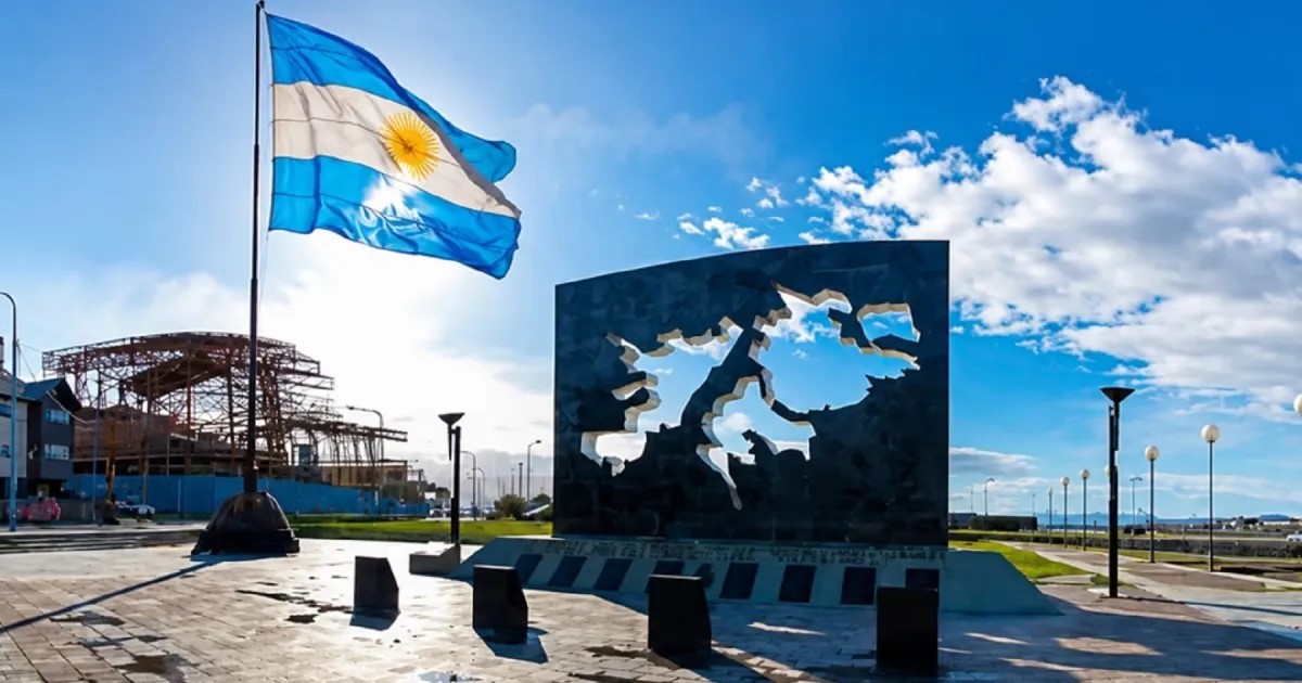 Londres publicó una declaración de respaldo a sus territorios de ultramar en medio del conflicto con Argentina por las Malvinas