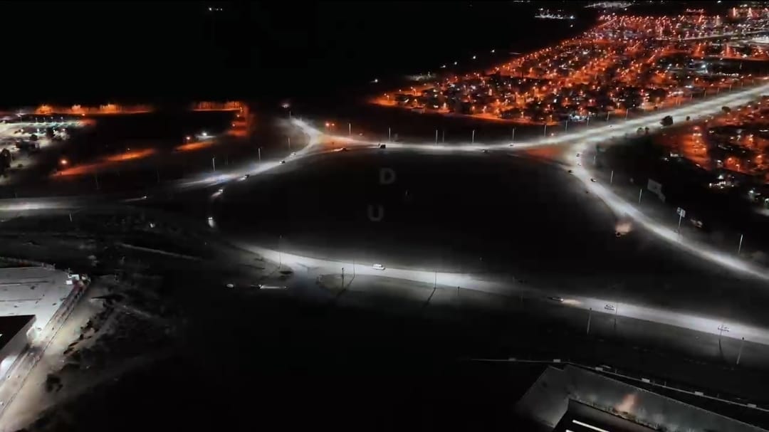 Trelew: una obra de media tensión dañó cables y afecta el alumbrado de la Rotonda Norte