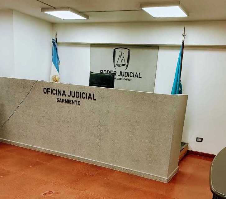 Sarmiento: detuvieron a un hombre que habría intentado llevarse un auto estacionado