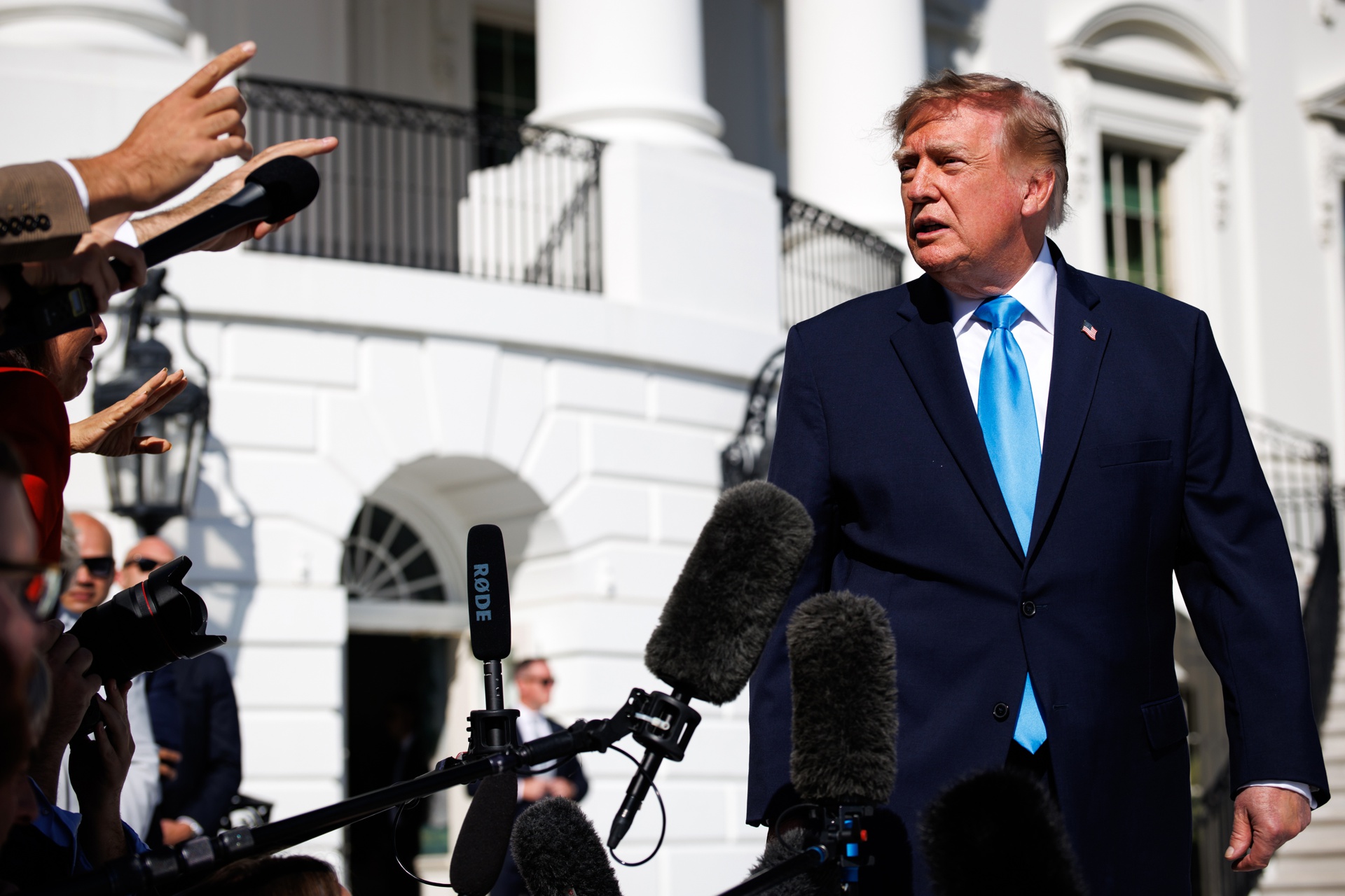 Trump saluda la “gran victoria” de Flávio Bolsonaro contra Lula, pero predice una segunda vuelta “muy reñida”