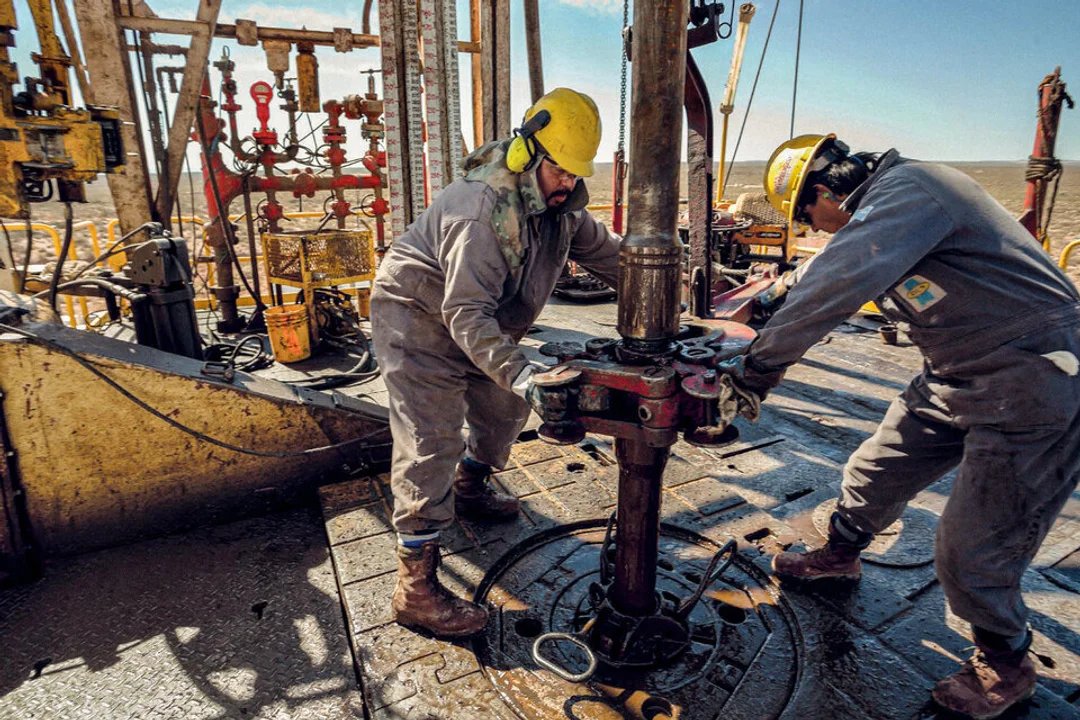Publicaron un régimen excepcional de contribuciones para petroleros de Chubut y Santa Cruz