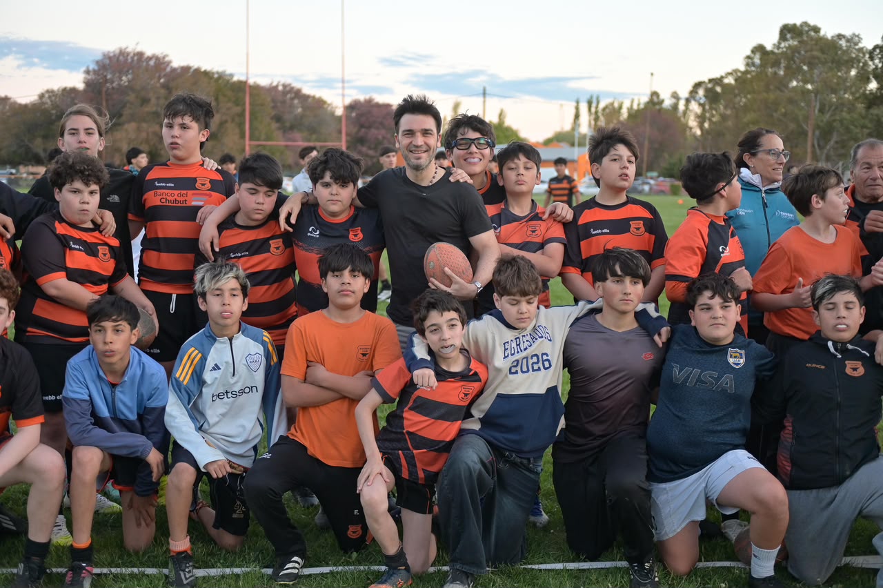 Plan Galina: Torres inauguró la iluminación de Bigornia y avanza con obras deportivas en 11 clubes de Rawson