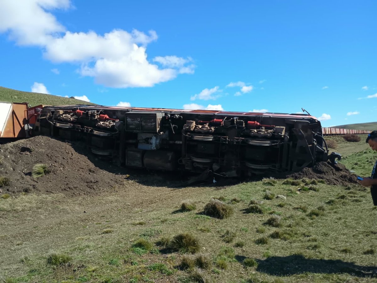 Santa Cruz: descarriló un tren de YCRT con 600 toneladas de carbón y Vidal exigió una investigación