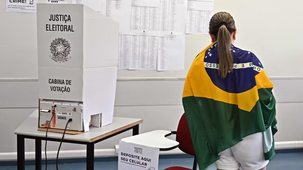 Más de 158 millones de personas participan las elecciones presidenciales de Brasil