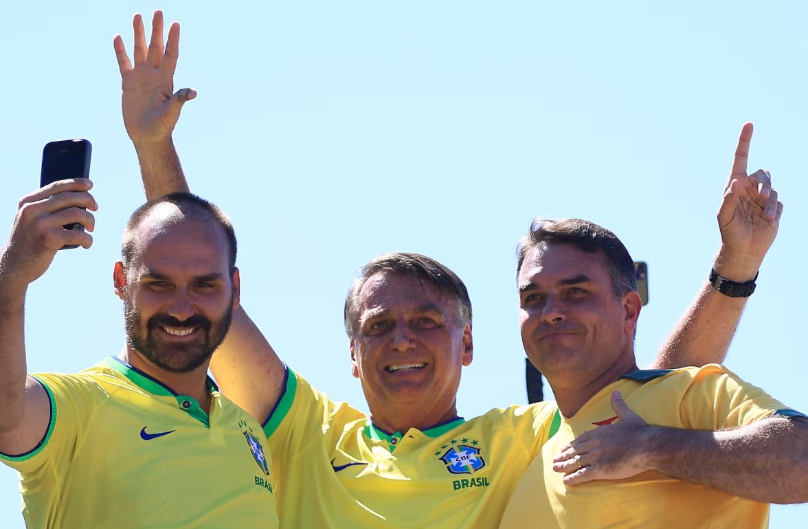 El bolsonarismo en sus horas más críticas: La derrota ante Lula deja herida a la familia política más influyente de Brasil