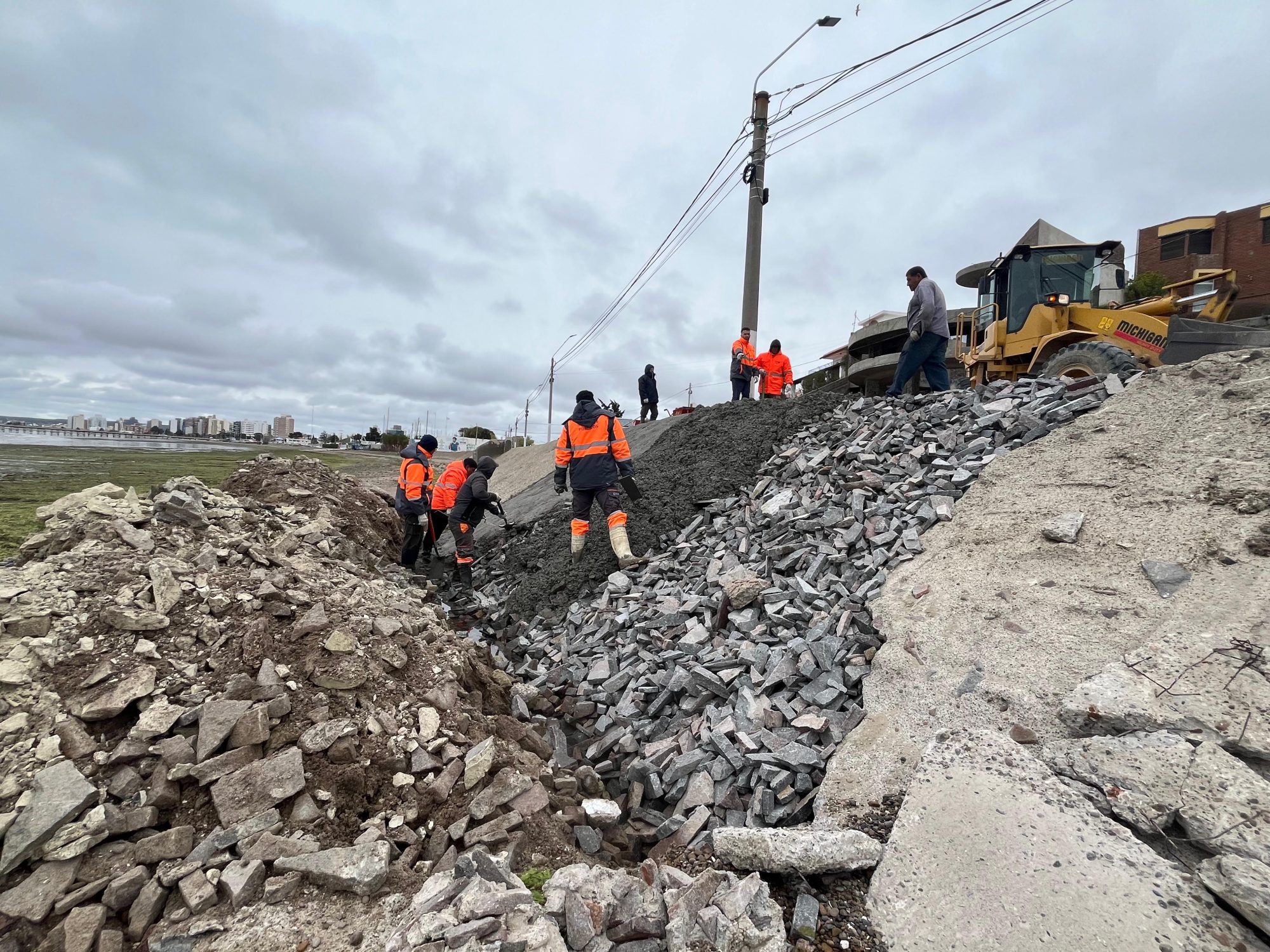 Madryn: la obra del muro de contención de la costanera norte entra en su etapa final