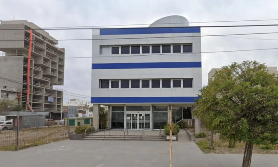 Madryn: Investigan a un adolescente por crear imágenes sexualizadas de estudiantes con IA