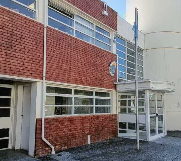 Sarmiento: investigan a un joven por amenazar a un hombre con una pinza para cobrar una deuda
