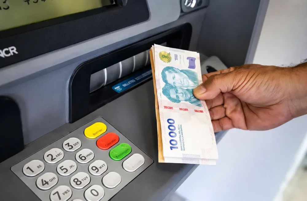 Santa Cruz: los empleados públicos cobrarán los haberes de septiembre el 7 de octubre