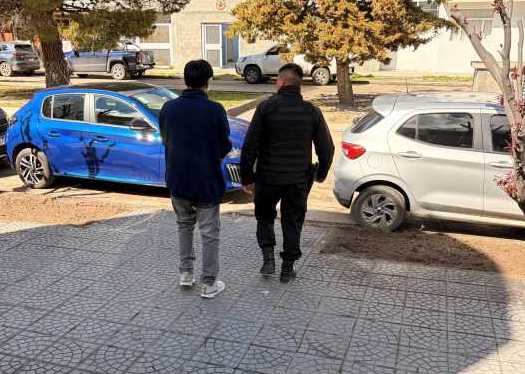 Sarmiento: detuvieron e imputaron a un joven por intentar robar en un almacén con un cuchillo