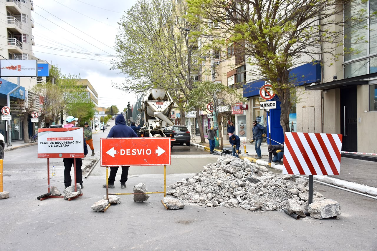 El municipio reconstruye tramos de Mitre y Belgrano y prevé nuevas obras en Trelew